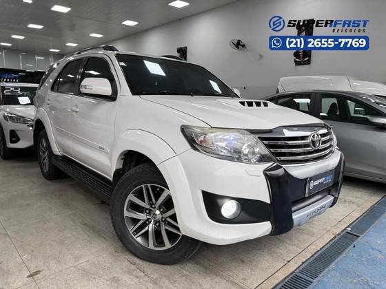 TOYOTA HILUX SW4 3.0 SRV 4X4 7 LUGARES 16V TURBO INTERCOOLER DIESEL 4P AUTOMÁTICO
